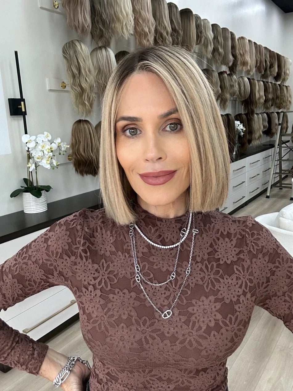 Collarbone Blunt Bob Ash Blonde Dark Roots Collarbone Blunt Bob Ash Blonde Dark Roots — Classy Wig Hair