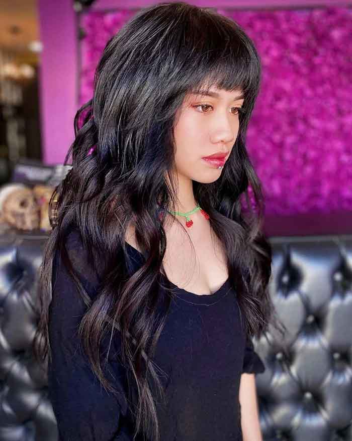 Mid-Back Dark Brown Wolf Cut With Blunt Bangs, Close-Up Take — Classy Wolf Cut Hair