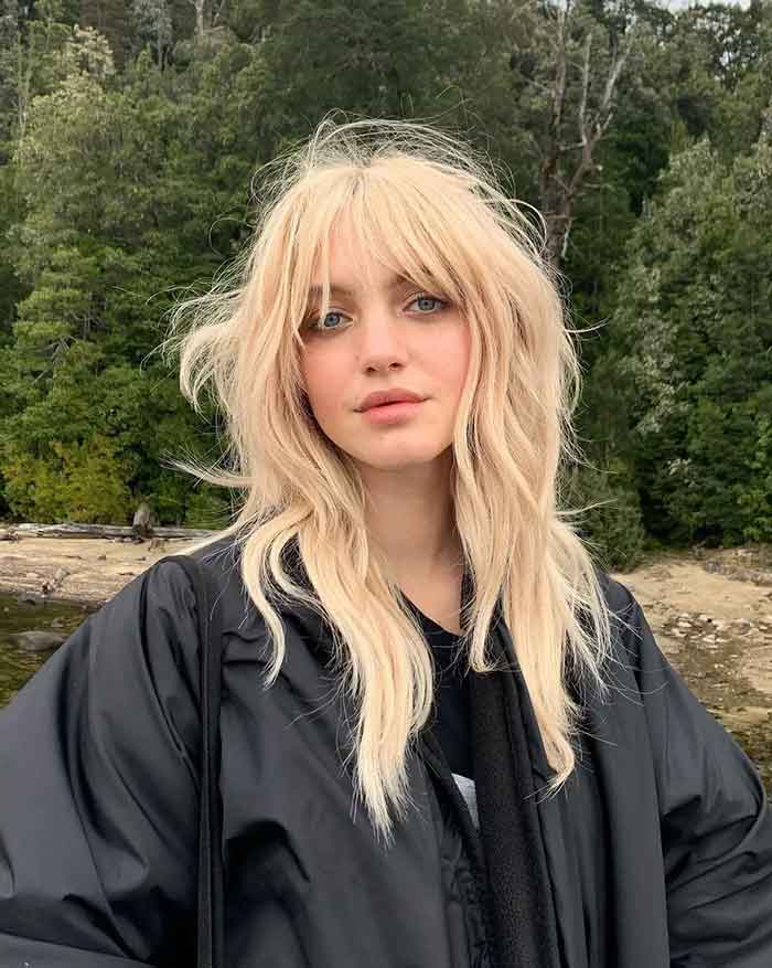 Collarbone Ash Blonde Wolf Cut With Curtain Bangs — Classy Wolf Cut Hair