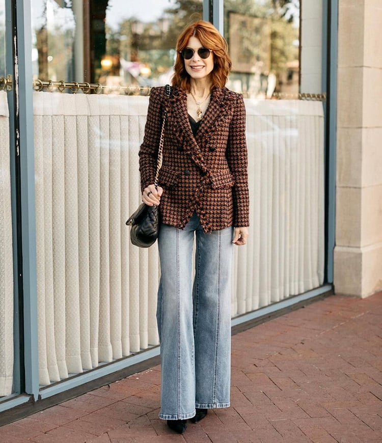 Houndstooth Blazer with Wide-Leg Denim Jeans and Black Quilted Handbag Houndstooth Blazer with Wide-Leg Denim Jeans and Black Quilted Handbag — Classy Work Party Outfits