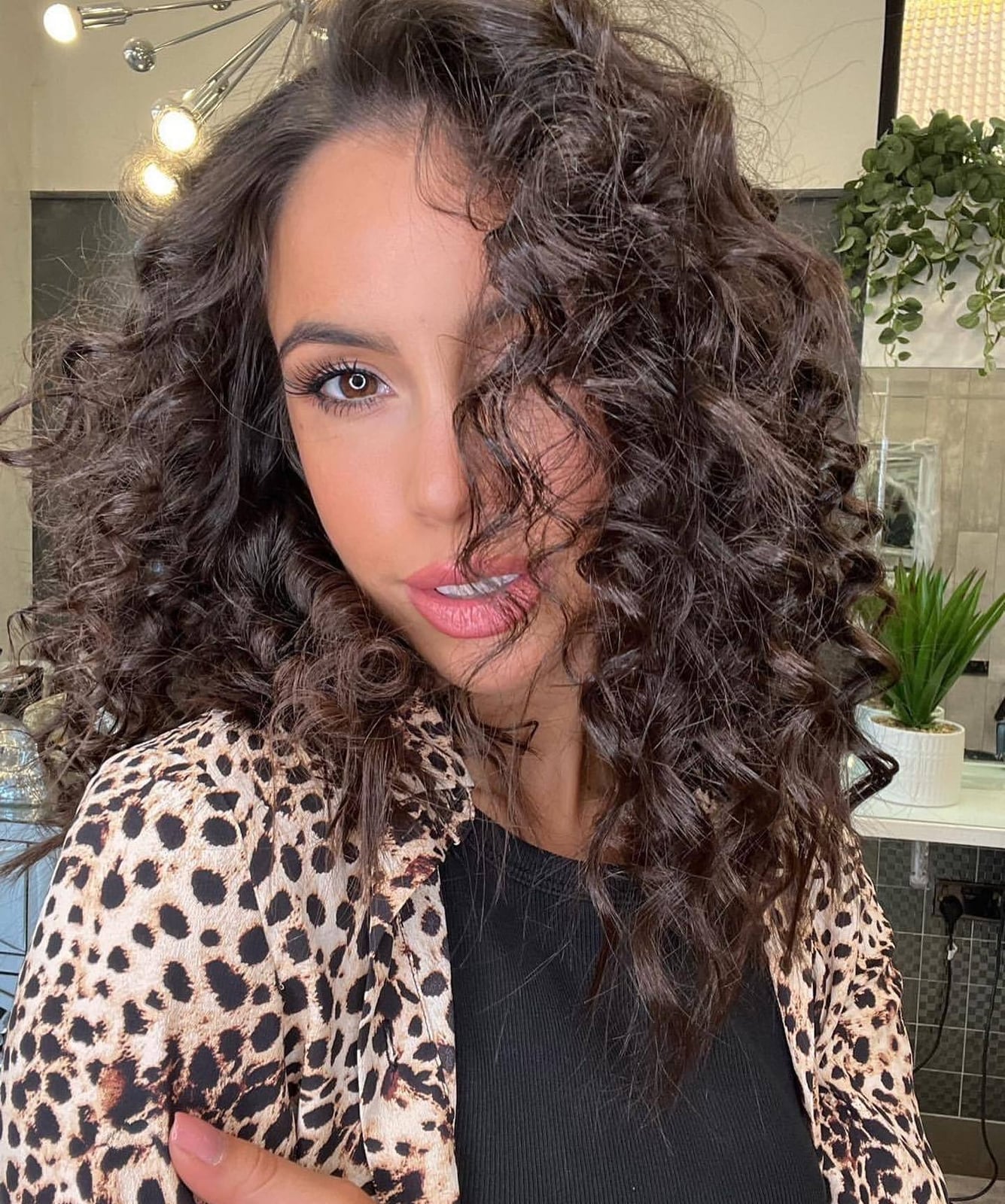Shoulder Defined Curls With Subtle Highlights Shoulder Defined Curls With Subtle Highlights — Curly Hair Down Ideas