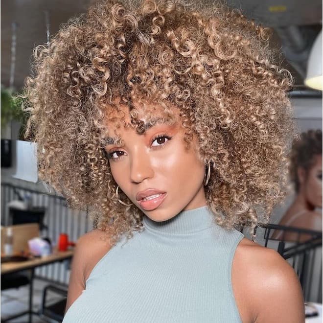 Shoulder Dark Brown With Honey Blonde Highlights Shoulder Dark Brown With Honey Blonde Highlights — Curly Hair Dye Styles