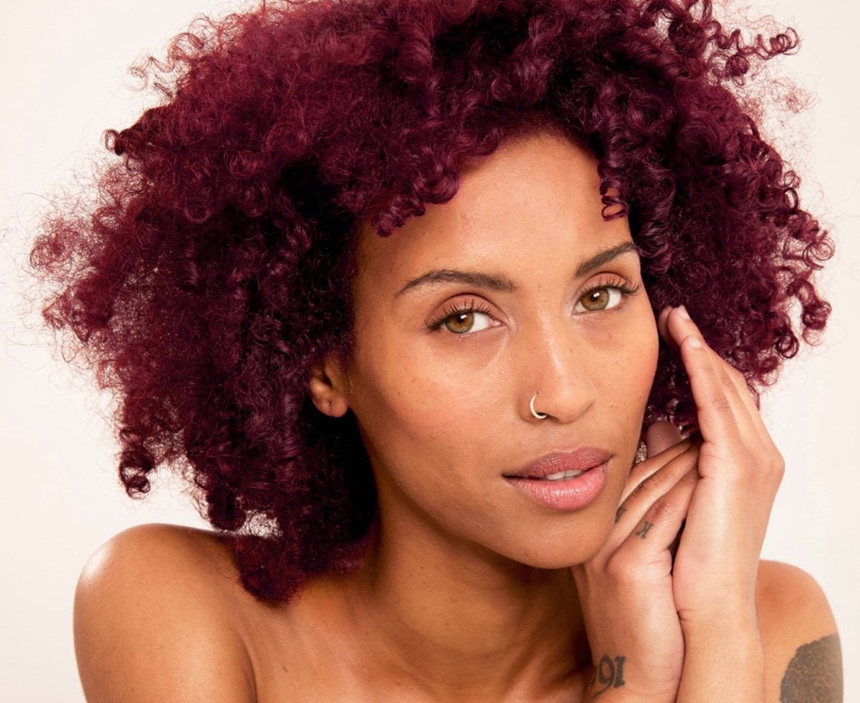Collarbone Deep Red Shag With Curtain Bangs Collarbone Deep Red Shag With Curtain Bangs — Curly Hair Dye Styles