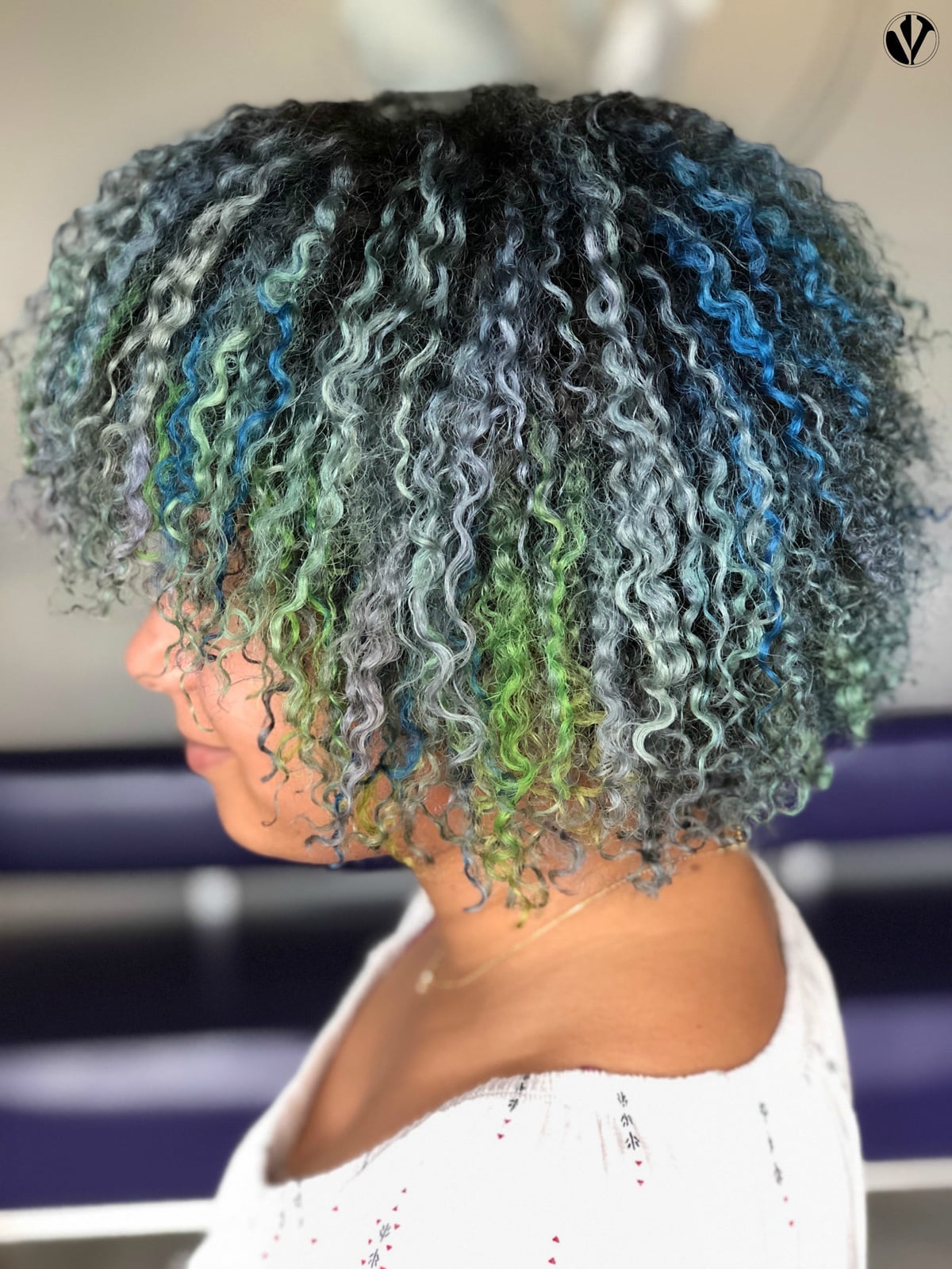 Ear Length Curly Bob With Blue, Green, Gray Streaks Ear Length Curly Bob With Blue, Green, Gray Streaks — Curly Hair Dye Styles