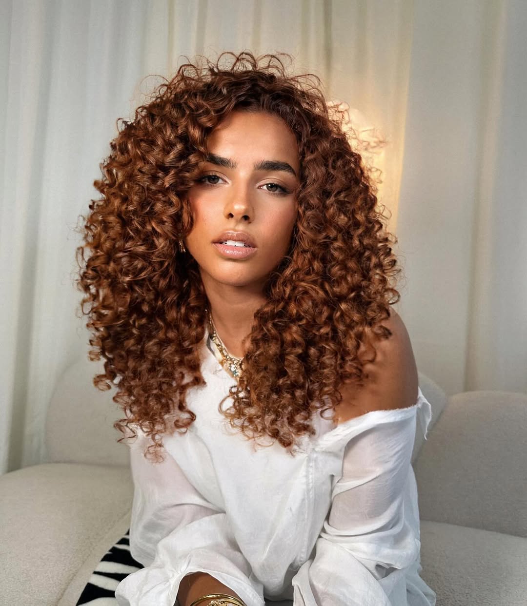 Collarbone Copper Base With Blonde Highlights Collarbone Copper Base With Blonde Highlights — Curly Hair Dye Styles