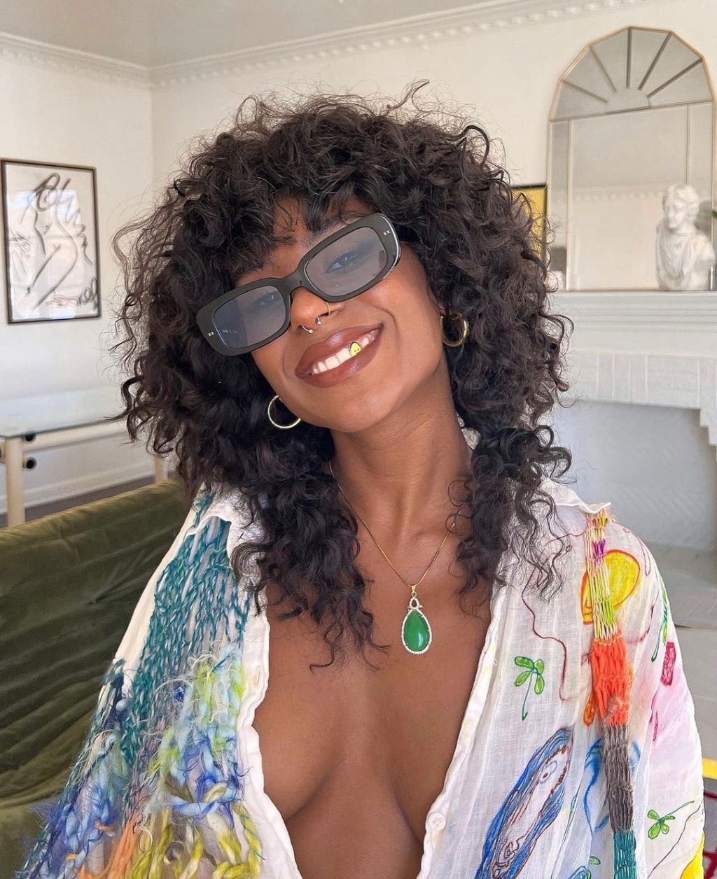 Collarbone Dark Brown With Lighter Highlights and Curtain Bangs Collarbone Dark Brown With Lighter Highlights and Curtain Bangs — Curly Hair Dye Styles