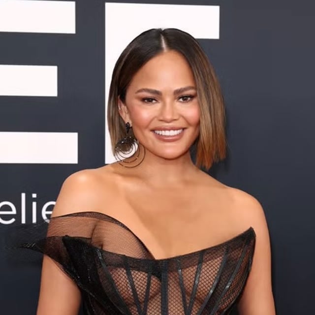 Sleek Dark Brown Blunt Bob With Balayage, Close-Up Take Sleek Dark Brown Blunt Bob With Balayage, Close-Up Take — Cute Chic Hairstyles
