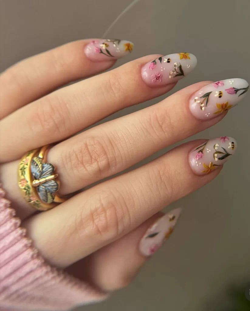 Medium Almond Floral Motifs With Gold Foil Medium Almond Floral Motifs With Gold Foil — Cute Classy Almond Nails