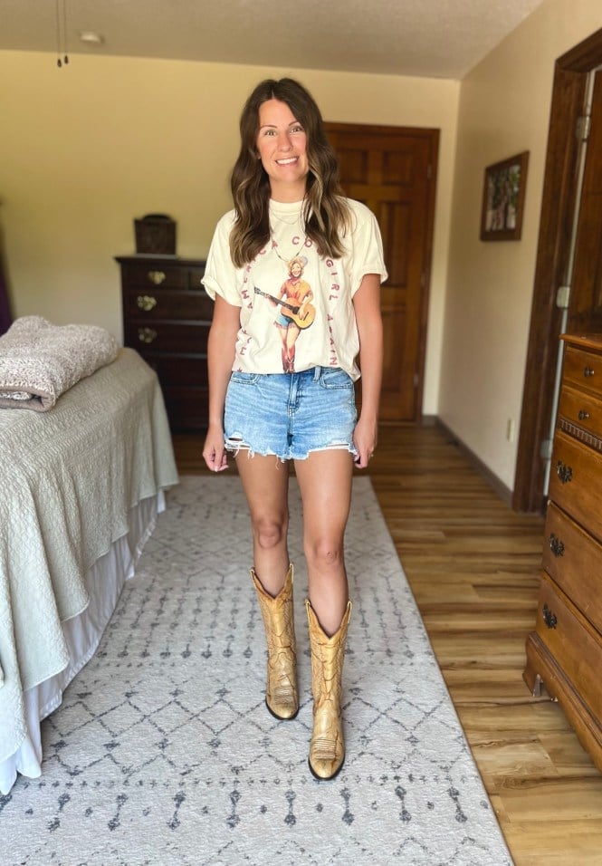Graphic T-Shirt With Distressed Denim Shorts Graphic T-Shirt With Distressed Denim Shorts — Cute Concert Outfit Inspo