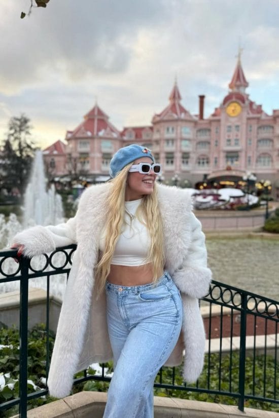 White Faux Fur Coat with Light Blue Jeans and Blue Beret White Faux Fur Coat with Light Blue Jeans and Blue Beret — Cute Disney Outfit Inspo
