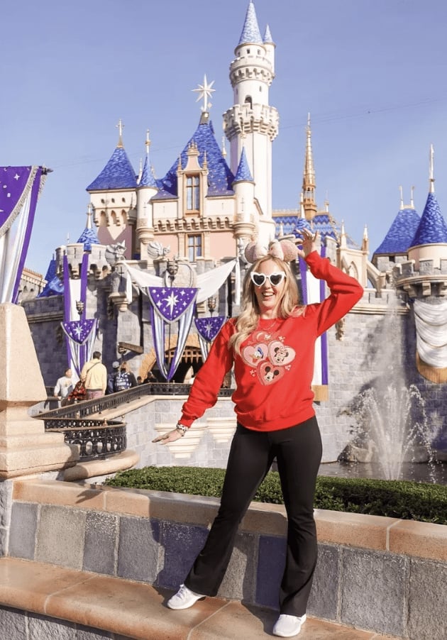 Red Mickey Mouse Sweatshirt with Black Flared Leggings Red Mickey Mouse Sweatshirt with Black Flared Leggings — Cute Disney Outfit Inspo
