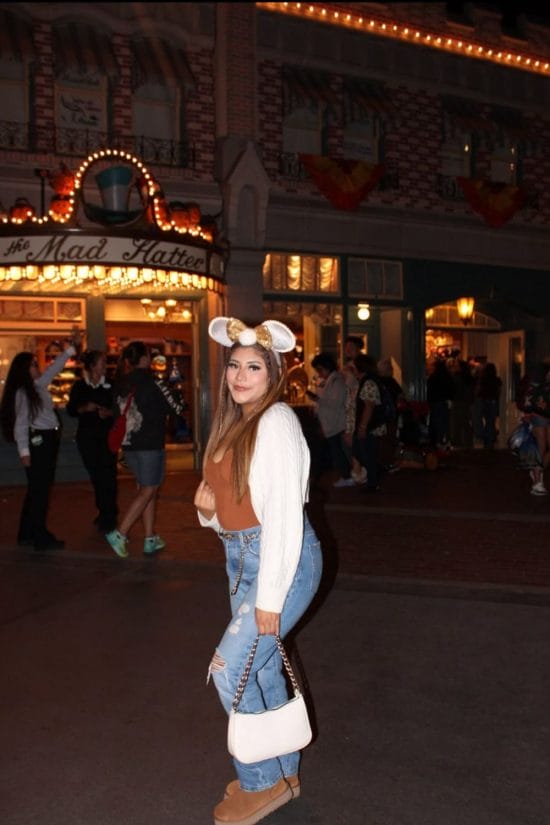 Cable Knit Cardigan Over Tank Top and Ripped Jeans Cable Knit Cardigan Over Tank Top and Ripped Jeans — Cute Disney Outfit Inspo