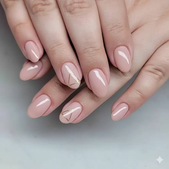 Short Oval Pale Pink With Gold Triangle Accents — Cute Elegant Nails