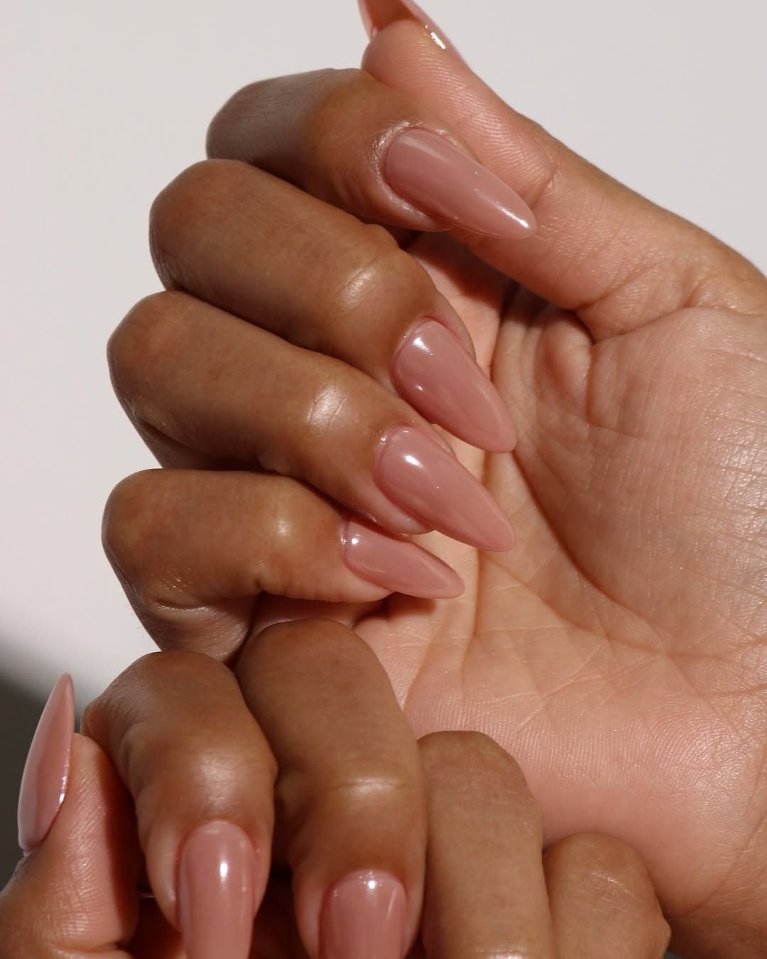 Short Oval Neutral Beige-Pink Glossy — Cute Elegant Nails