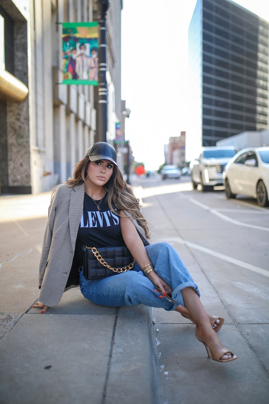 Gray Plaid Blazer with Graphic Tee and Jeans — Cute Elegant Outfits