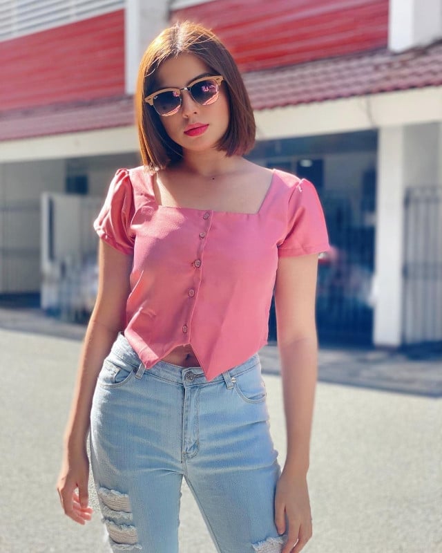 Distressed Light Blue Jeans With Pink Satin Top — Cute Jeans Outfit Inspo