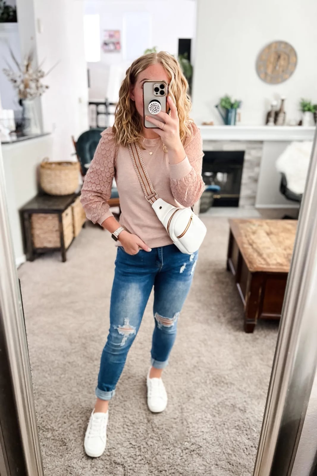 Distressed Skinny Jeans With Lace Sleeve Top — Cute Jeans Outfit Inspo