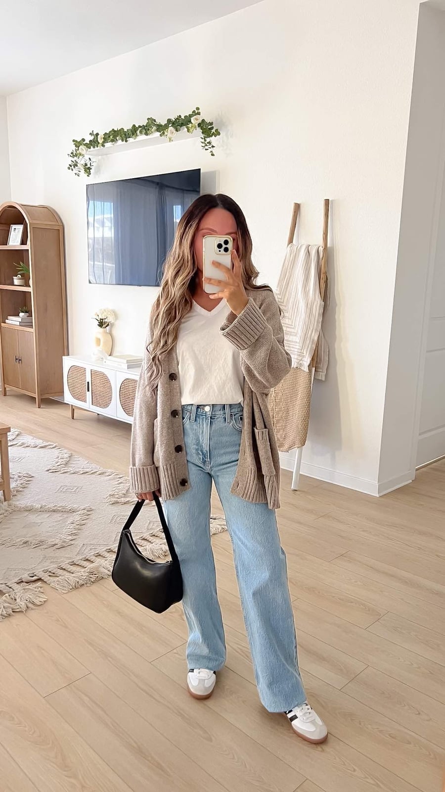 Light Wash Wide Leg Jeans With Oversized Cardigan — Cute Jeans Outfit Inspo