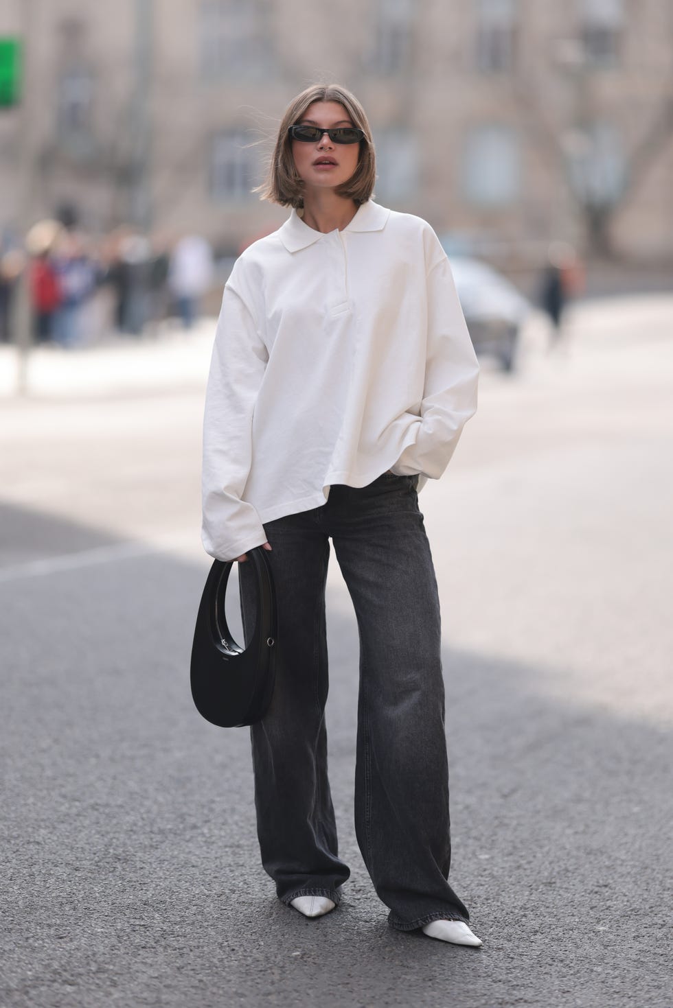 Gray Wide Leg Jeans With Oversized White Shirt — Cute Jeans Outfit Inspo