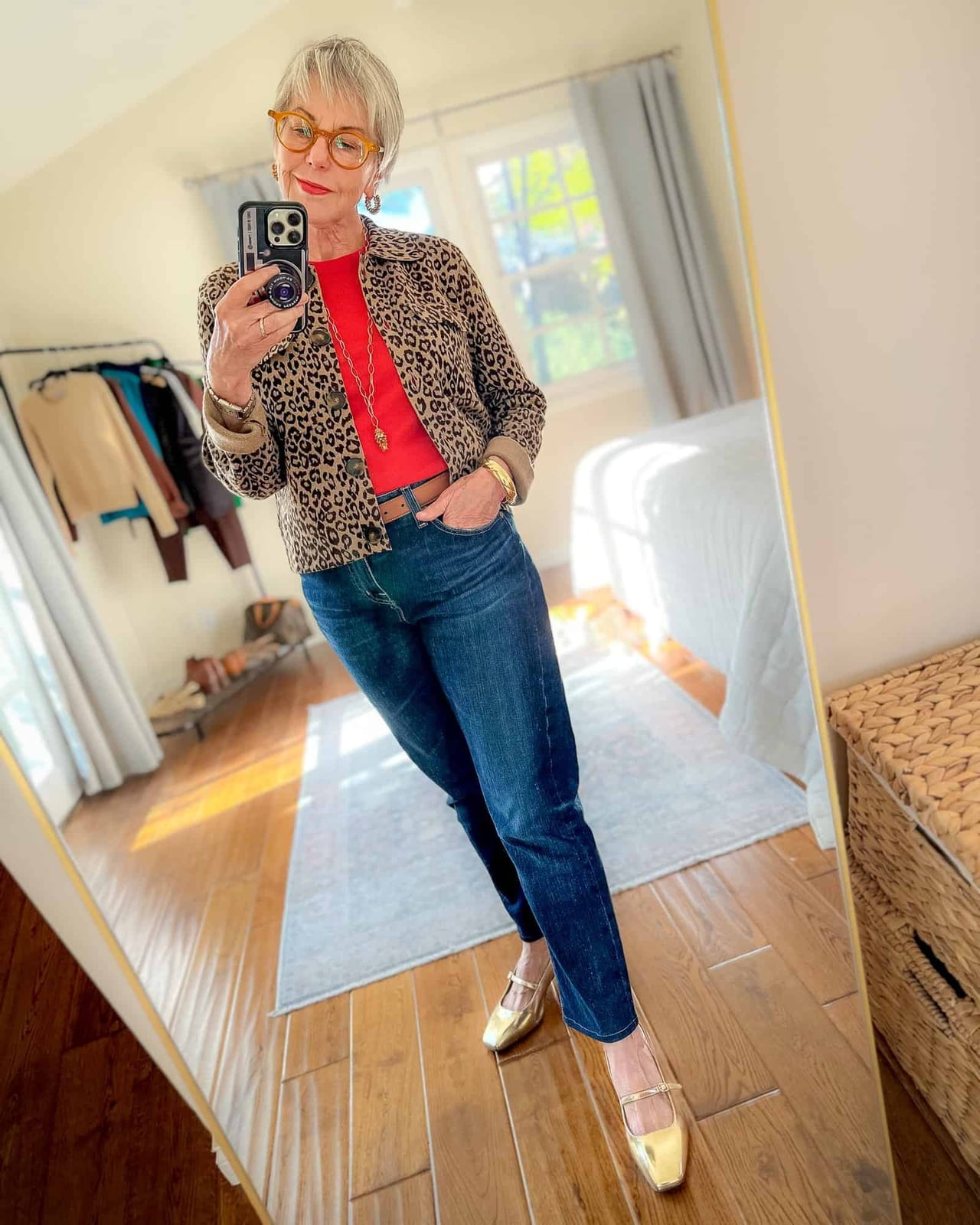 Dark Wash Straight Leg Jeans With Leopard Jacket — Cute Jeans Outfit Inspo