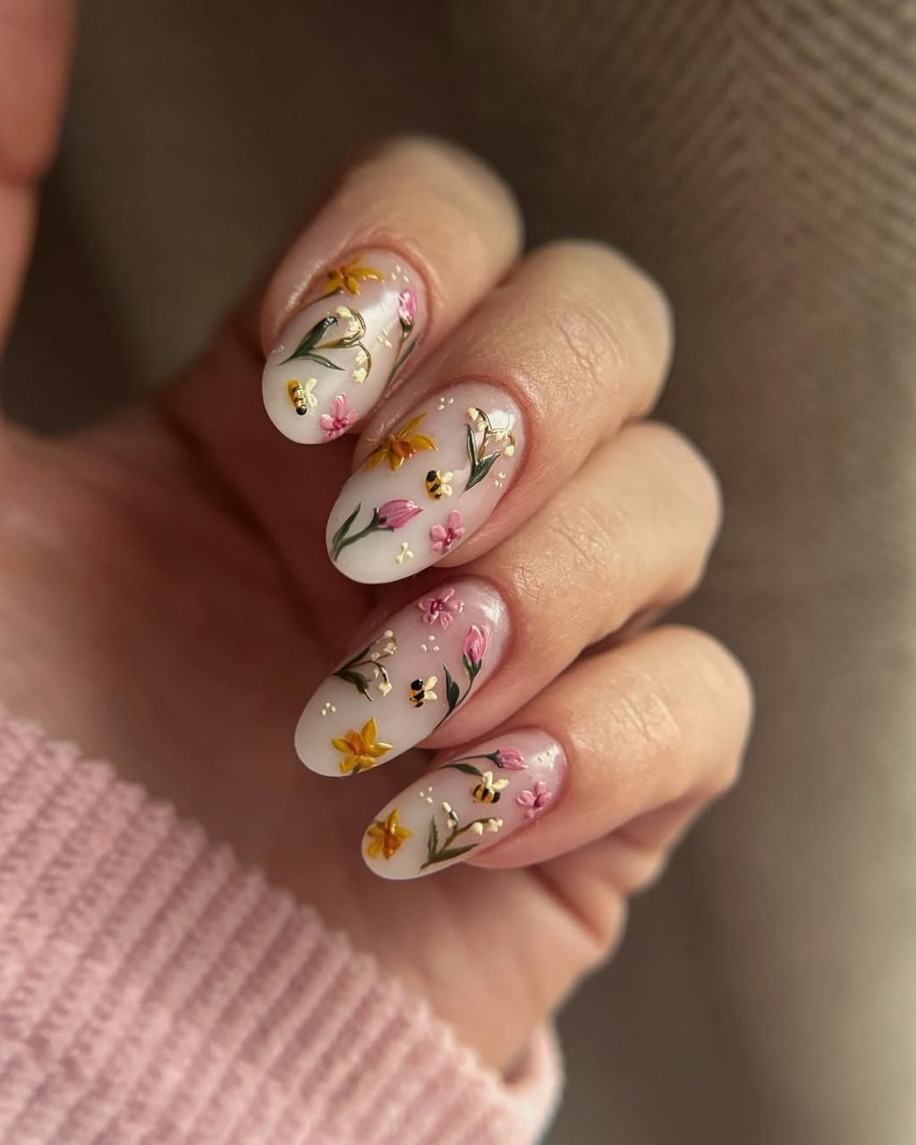Medium Oval Nails With 3D Flowers And Bees — Cute Medium Nails