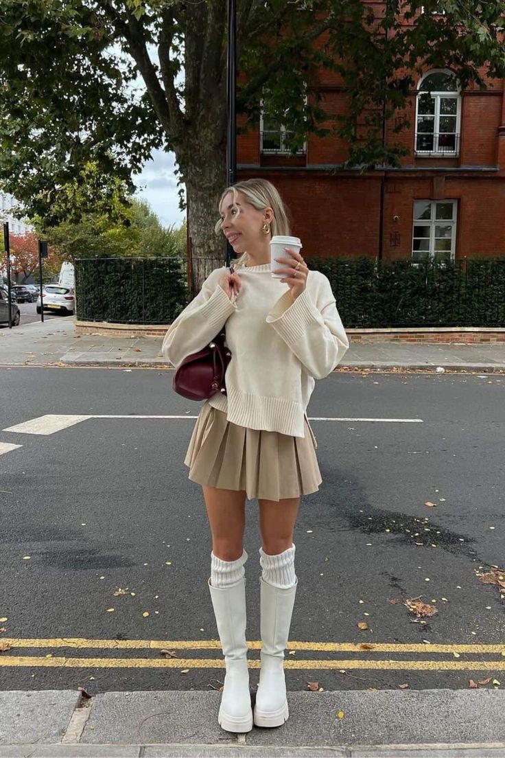 Chic Mini Skirt With An Oversized Knit Chic Mini Skirt With An Oversized Knit — Cute Outfit Inspo for School