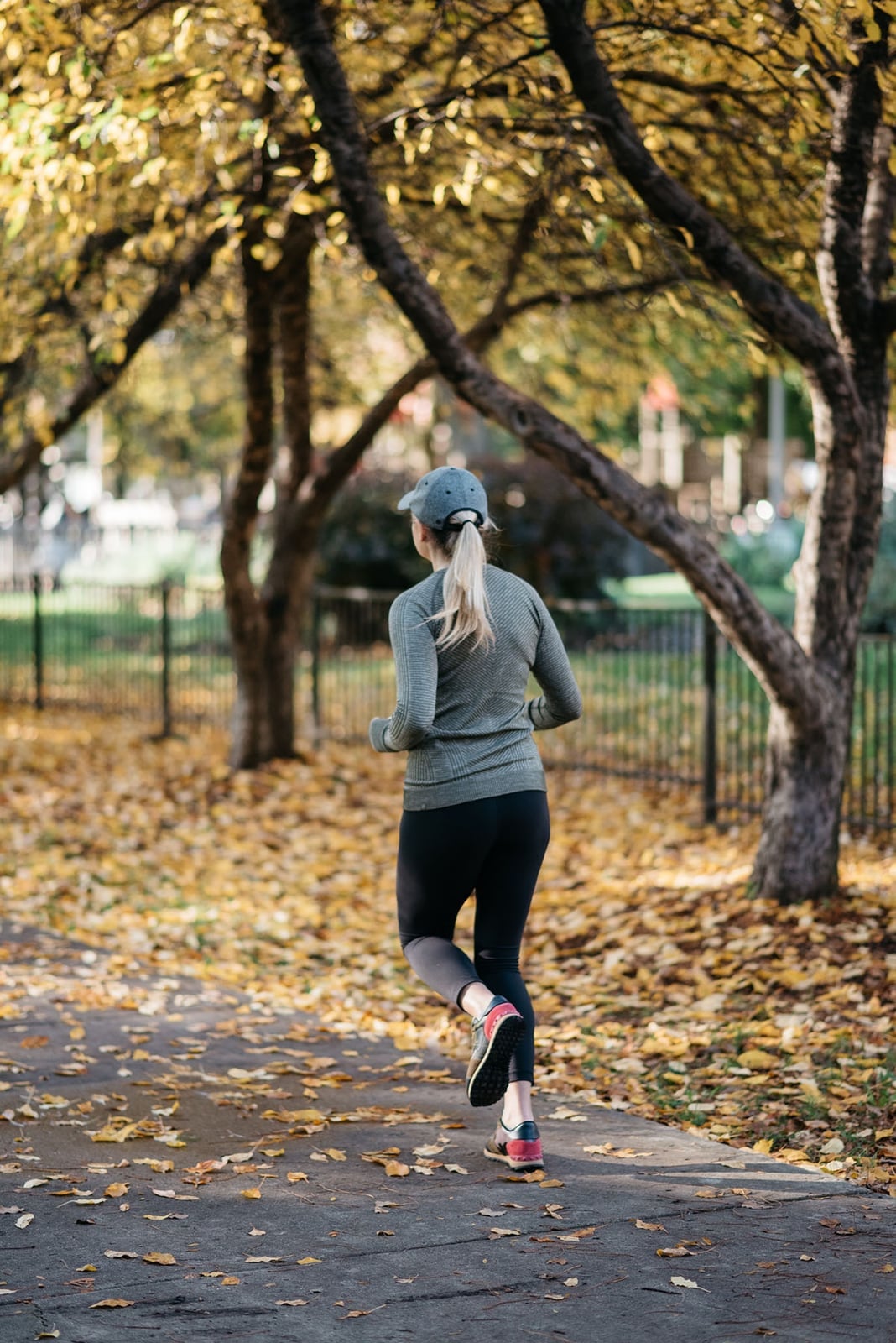 Gray Long-Sleeve Top for Autumn Runs Gray Long-Sleeve Top for Autumn Runs — Cute Running Outfits