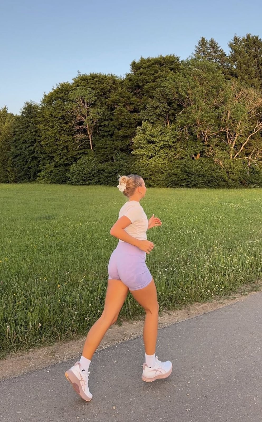 Pastel Running Outfit for Warm Weather Pastel Running Outfit for Warm Weather — Cute Running Outfits