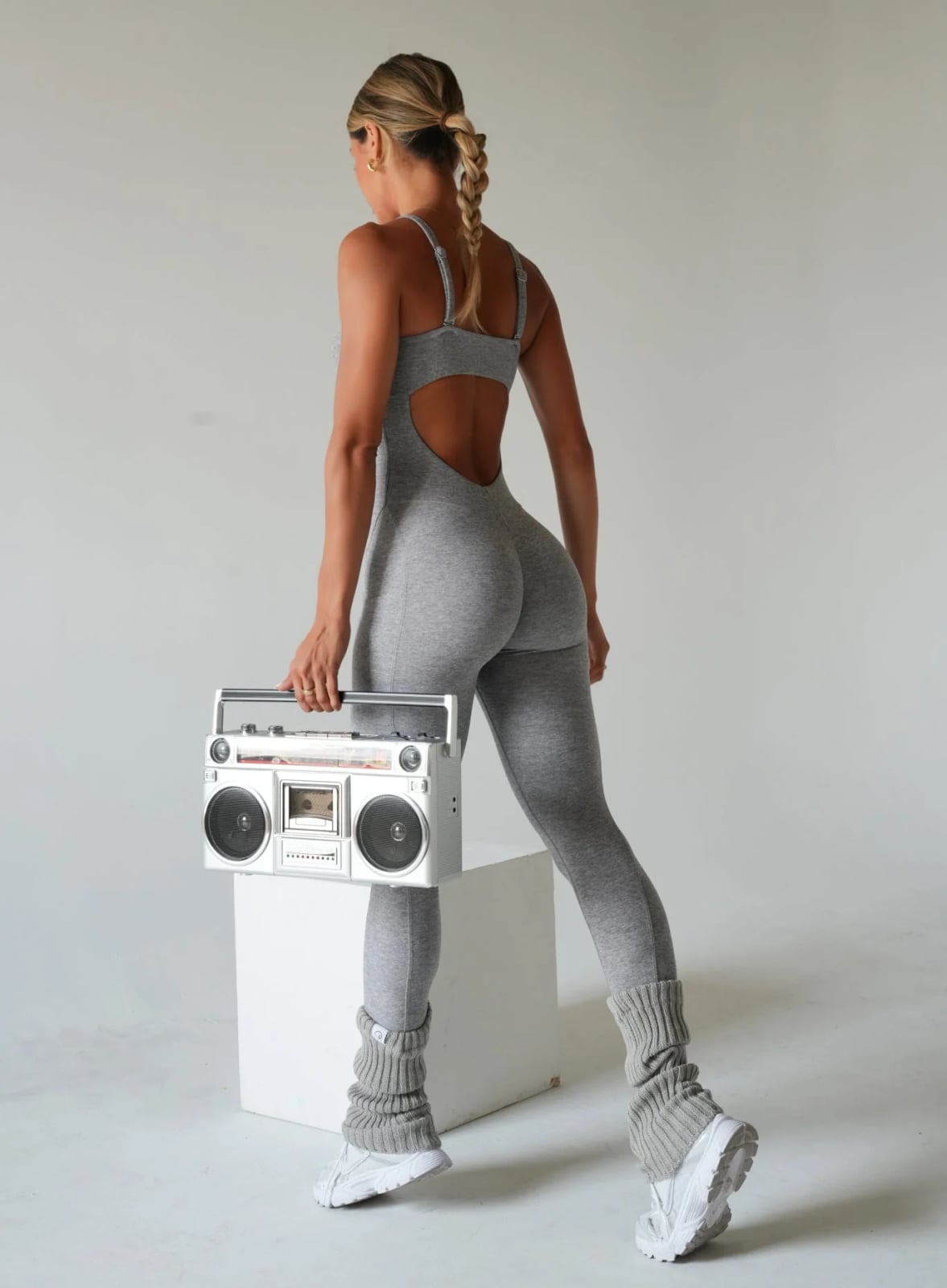 Workout Apparel for Women With White Running Shoes Workout Apparel for Women With White Running Shoes — Cute Running Outfits