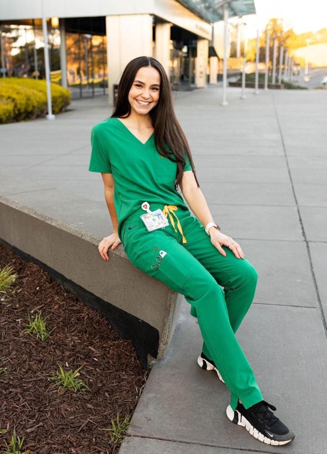 Vibrant Green Jogger Scrub Set with ID Badge Vibrant Green Jogger Scrub Set with ID Badge — Cute Scrubs Outfits