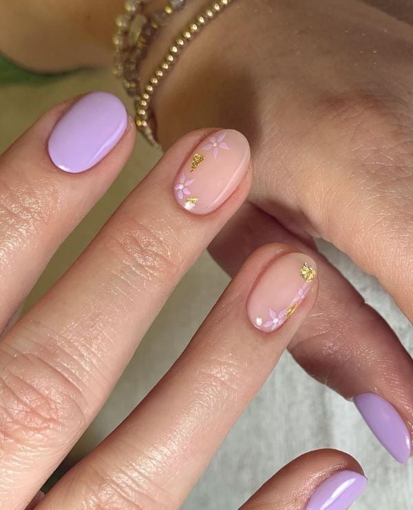 Gold Foil Floral Glossy Short Round Nails Gold Foil Floral Glossy Short Round Nails — Cute Short Round Nails