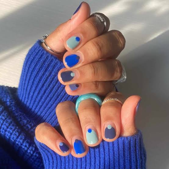 Geometric Blue Abstract Glossy Short Round Nails Geometric Blue Abstract Glossy Short Round Nails — Cute Short Round Nails