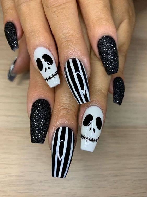 Long Coffin Black and White Skull Stripes Long Coffin Black and White Skull Stripes — Cute Skull Nails