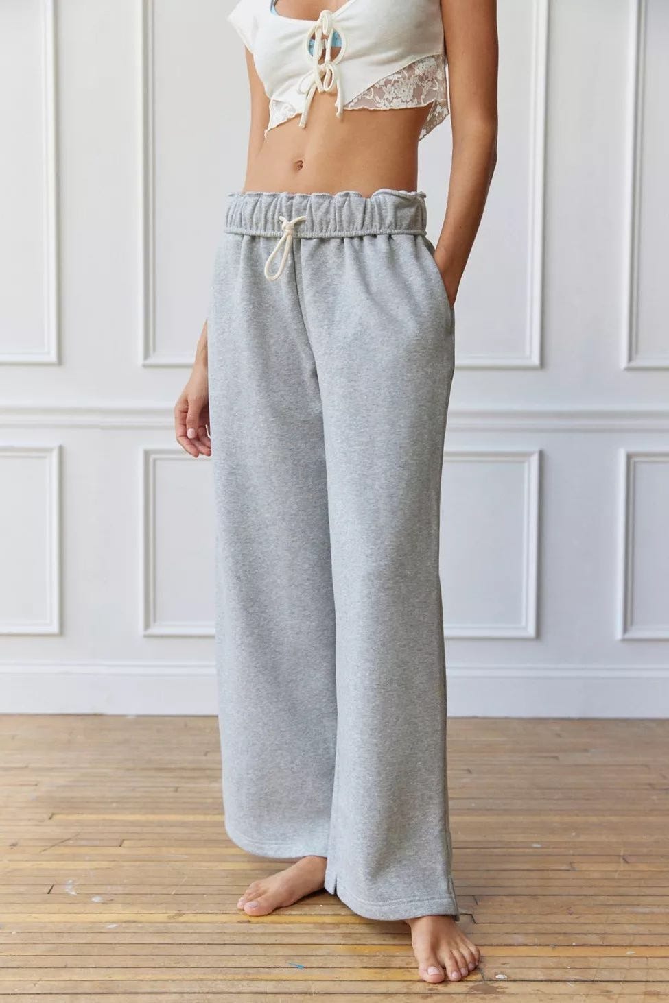 Gray Wide-Leg Sweatpants With Bralette Gray Wide-Leg Sweatpants With Bralette — Cute Sweatpants Outfit Inspo