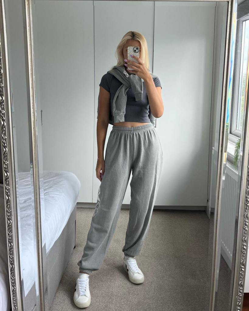 Gray Joggers With Tied Sweater Gray Joggers With Tied Sweater — Cute Sweatpants Outfit Inspo