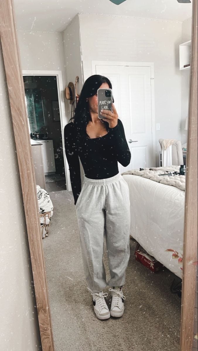 Black Top With Gray Wide-Leg Sweatpants Black Top With Gray Wide-Leg Sweatpants — Cute Sweatpants Outfit Inspo