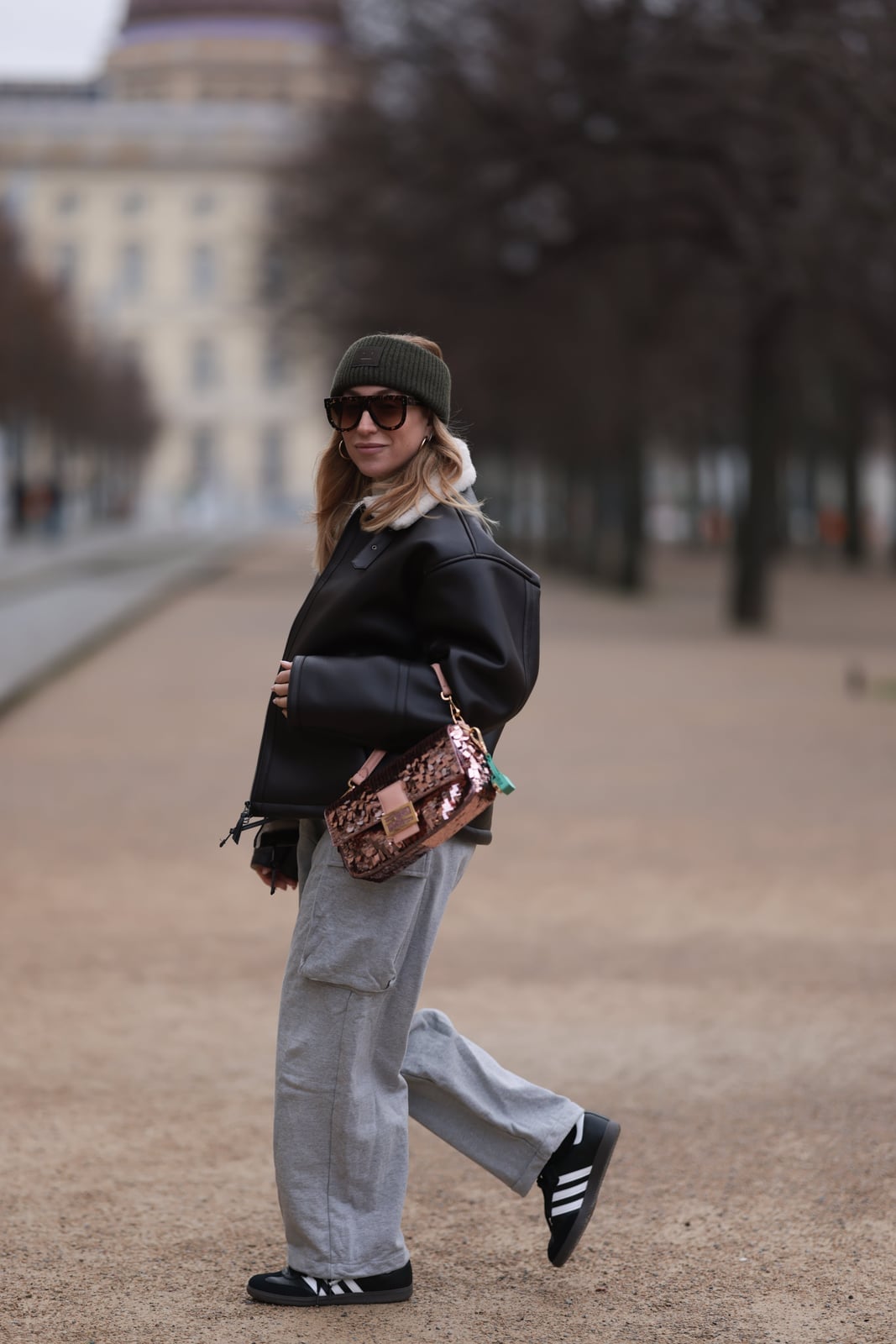Gray Cargo Sweatpants With Faux Fur Jacket Gray Cargo Sweatpants With Faux Fur Jacket — Cute Sweatpants Outfit Inspo