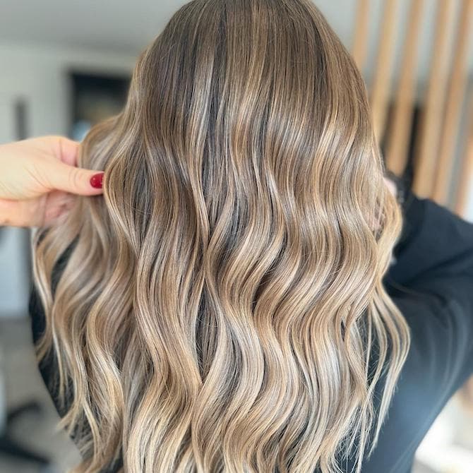 Mid-Back Neutral Blonde Balayage Waves — Dye Hair Inspiration