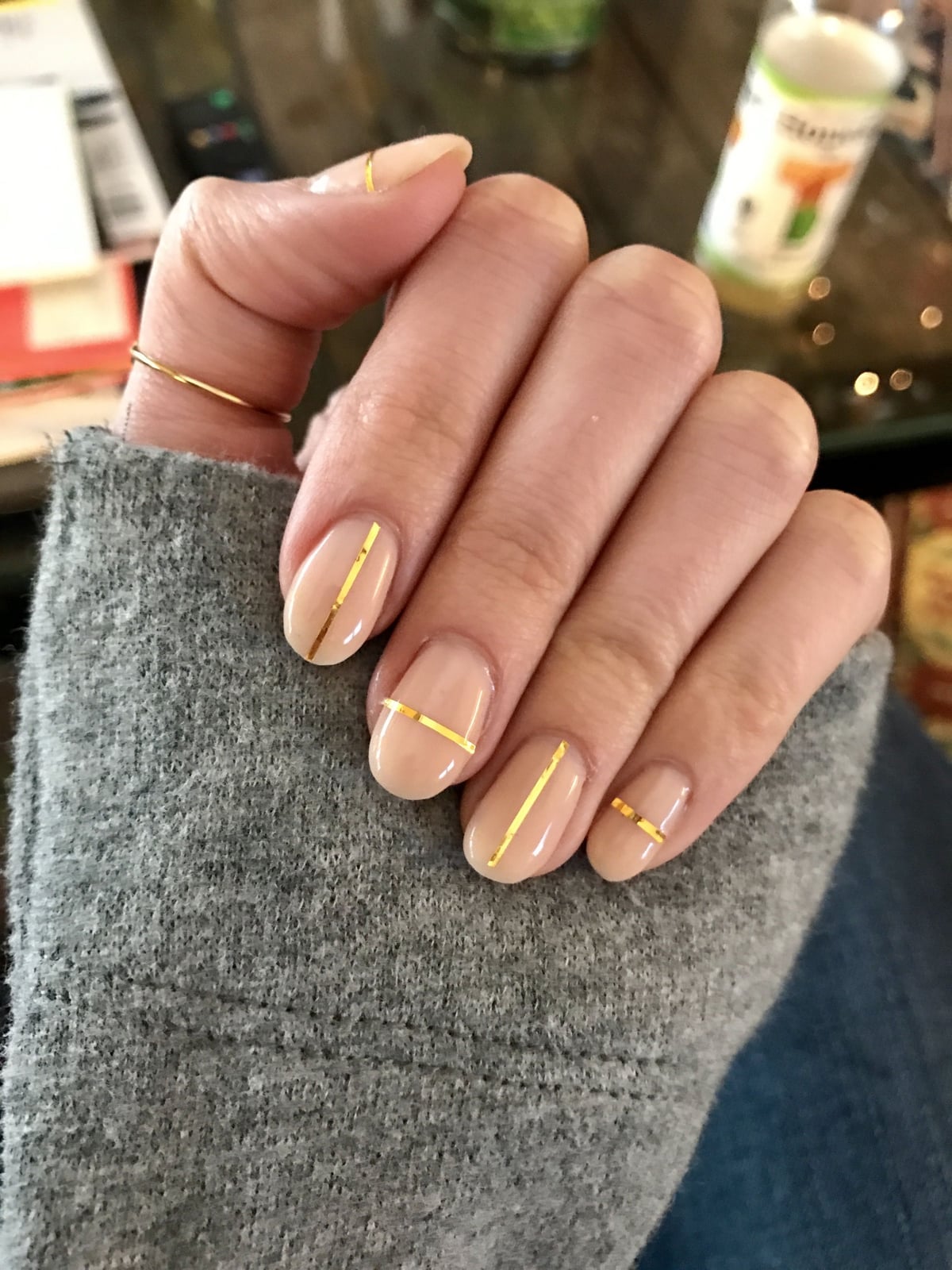 Short Oval Sheer Nude Gold Stripes Short Oval Sheer Nude Gold Stripes — Easy Nail Art Ideas