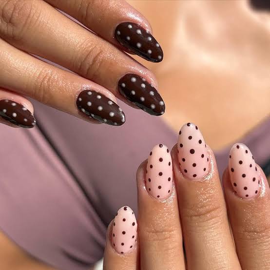 Short Almond Glossy Polka Dot Designs Short Almond Glossy Polka Dot Designs — Easy Nail Art Ideas
