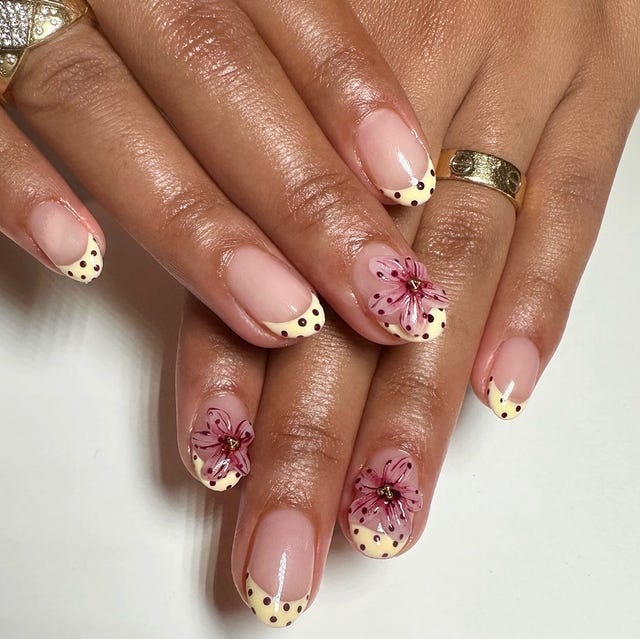 Short Almond Yellow French Polka Dots 3D Flowers, Glossy Short Almond Yellow French Polka Dots 3D Flowers, Glossy — Easy Nail Art Ideas