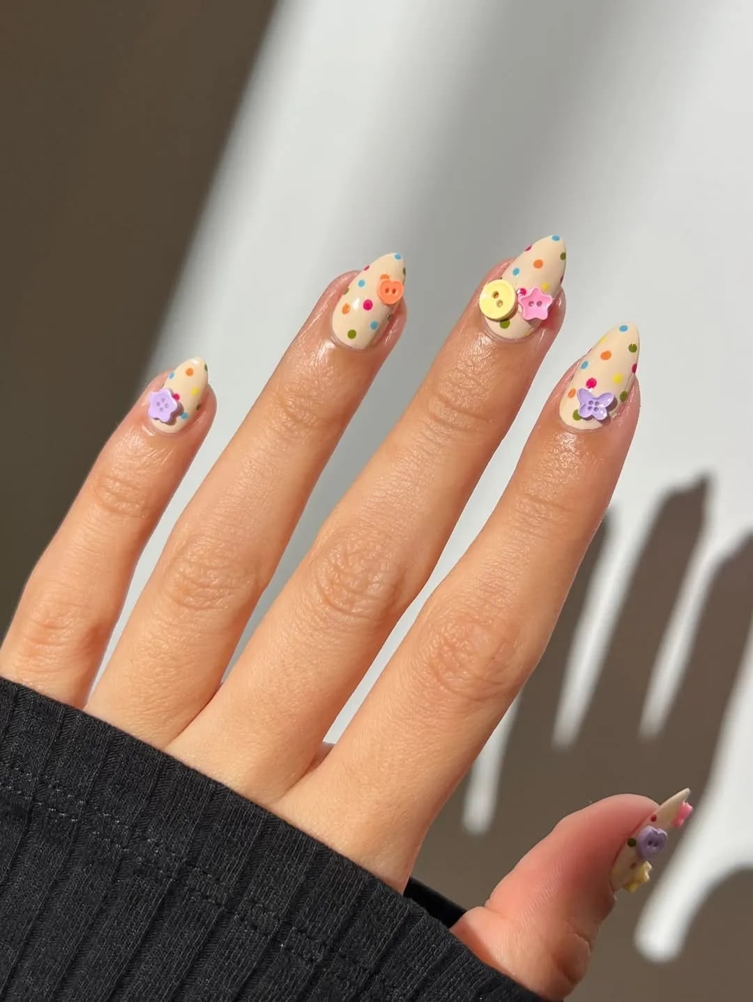 Medium Almond Pastel Dots 3D Buttons Flowers Medium Almond Pastel Dots 3D Buttons Flowers — Easy Nail Art Ideas