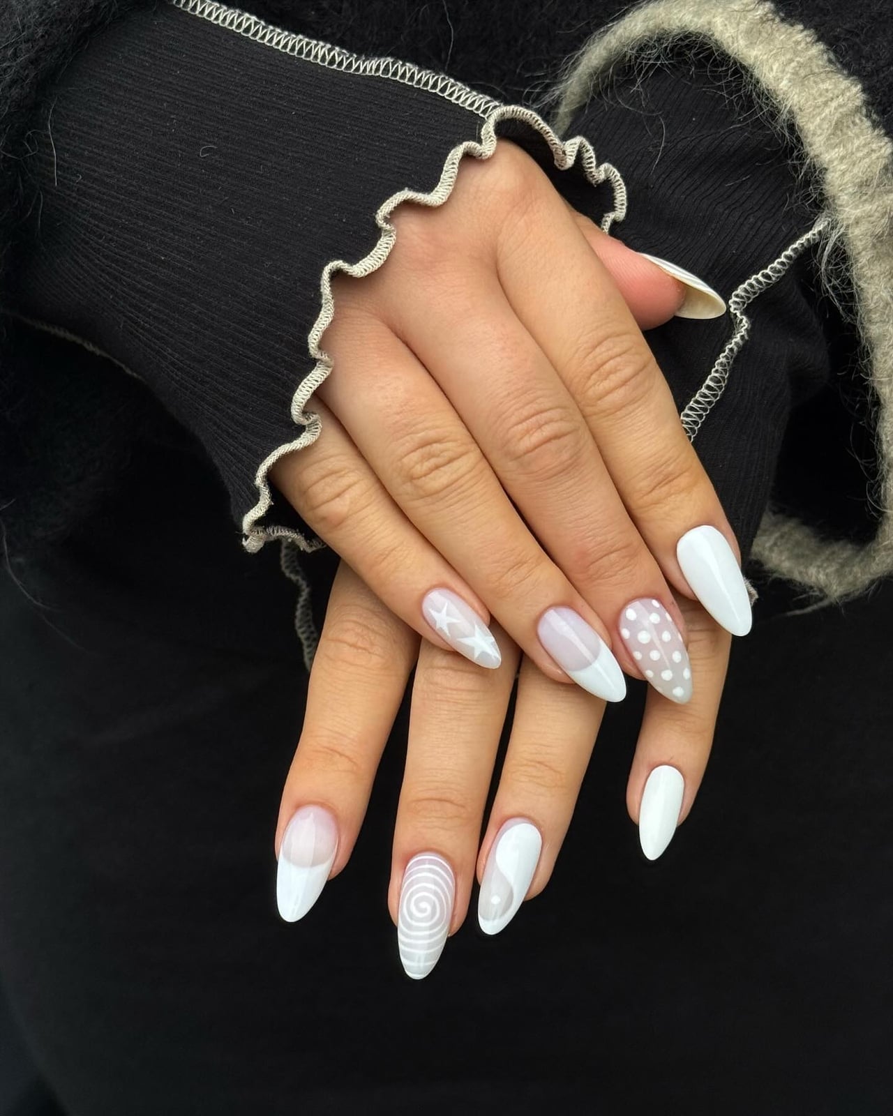 Short Almond Mixed Minimalist Art, миндаль Short Almond Mixed Minimalist Art, миндаль — Easy Nail Art Ideas