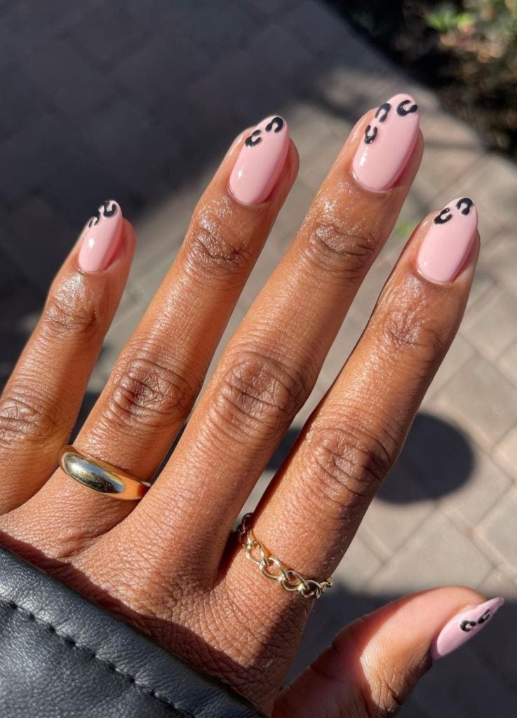 Short Almond Light Pink Black Leopard Spots Short Almond Light Pink Black Leopard Spots — Easy Nail Art Ideas