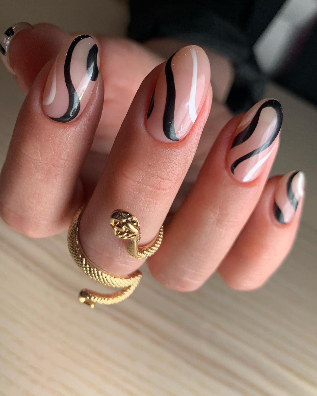 Black and White Swirl Medium Oval Nails Black and White Swirl Medium Oval Nails — Easy Wave Nails