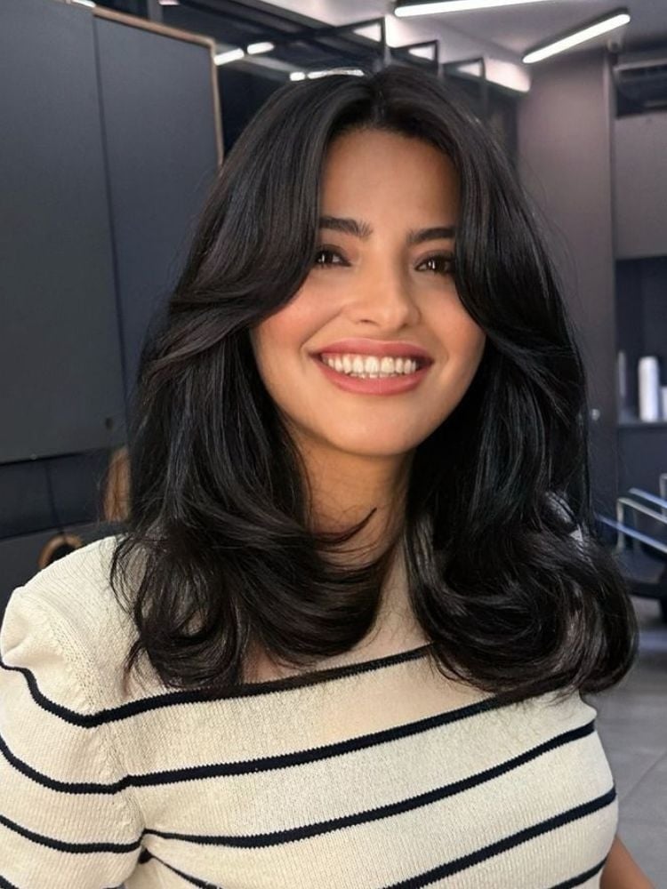 Brown Balayage Collarbone Air-Dried With Face-Framing Effect Brown Balayage Collarbone Air-Dried With Face-Framing Effect — Easy Ways to Style Curtain Bangs