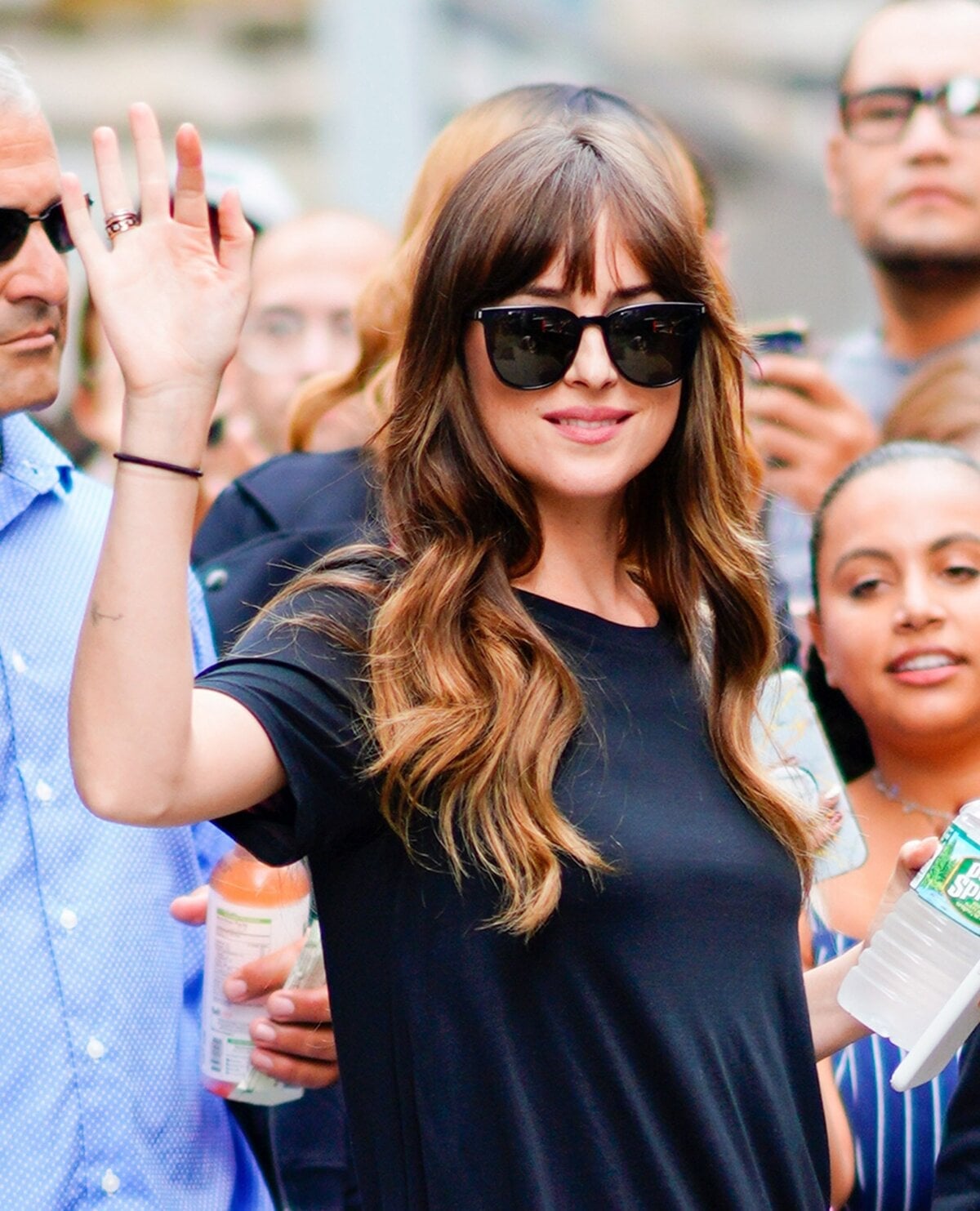 Mid-Back Dark Brown Air-Dried Waves With Long Layers Mid-Back Dark Brown Air-Dried Waves With Long Layers — Easy Ways to Style Curtain Bangs