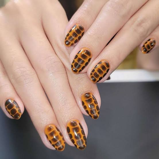 Medium Almond Alligator Skin Pattern — Easy Western Nails