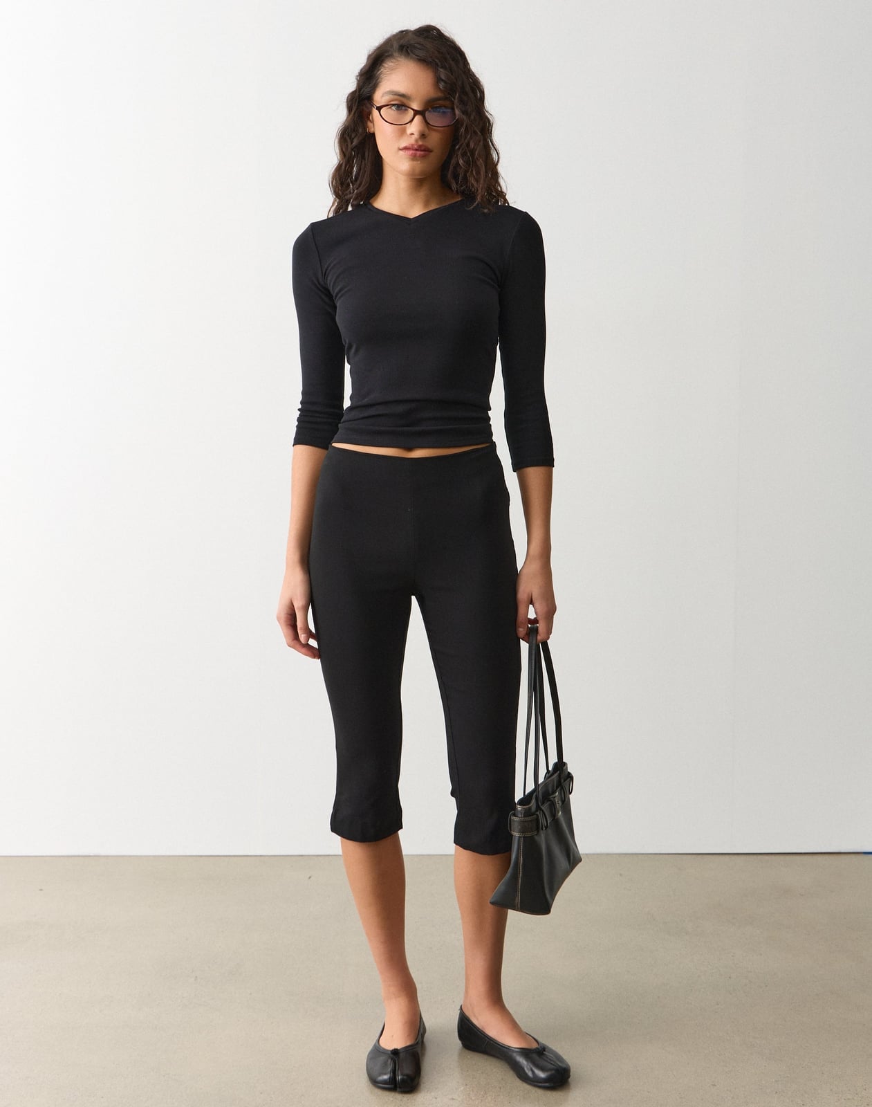 Black Capris with Matching Ribbed Knit Top and Ballet Flats Black Capris with Matching Ribbed Knit Top and Ballet Flats — Elegant Black Capri Pants Outfit