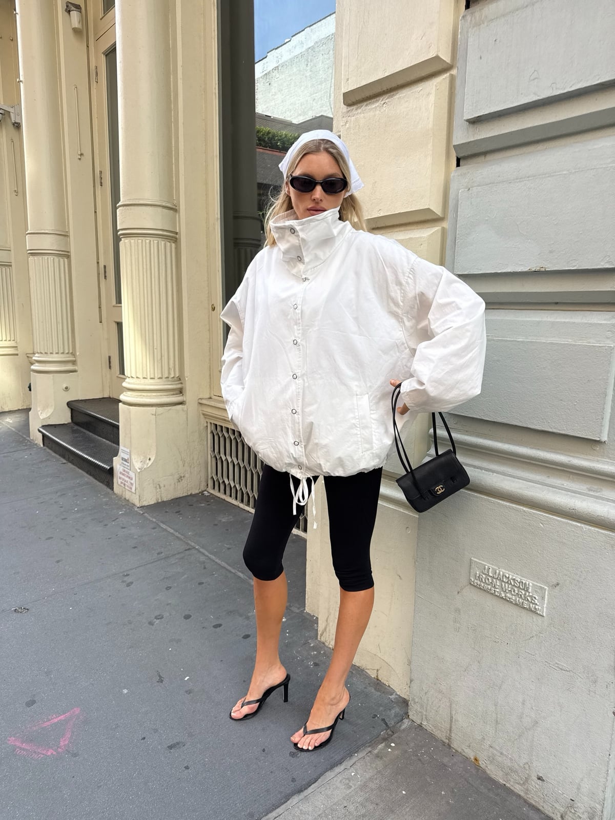 Black Capri Leggings with White Oversized Jacket and Headscarf Black Capri Leggings with White Oversized Jacket and Headscarf — Elegant Black Capri Pants Outfit